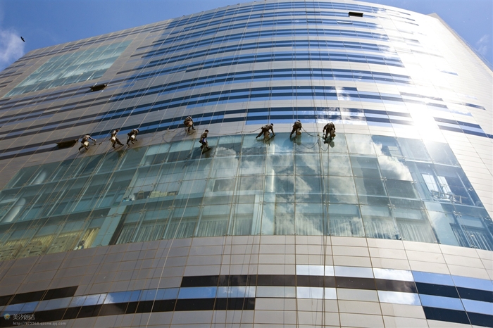 長河灣小區(qū)中坤大廈外墻清洗